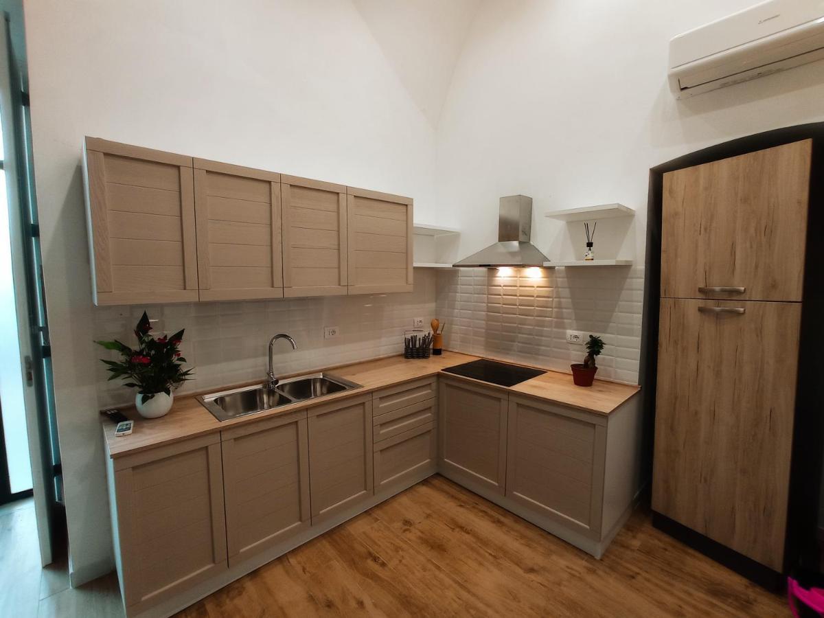 Suites Elifani Marina Трани Экстерьер фото